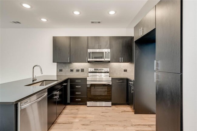 Photo - 4801 Springdale Rd Unit 1306