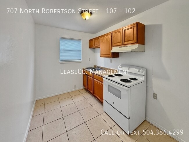 Building Photo - 707 N Robertson St Unit 102