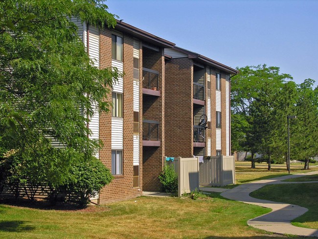 Capitol Commons Apartments and Townhomes - Capitol Commons Apartments and Townhomes