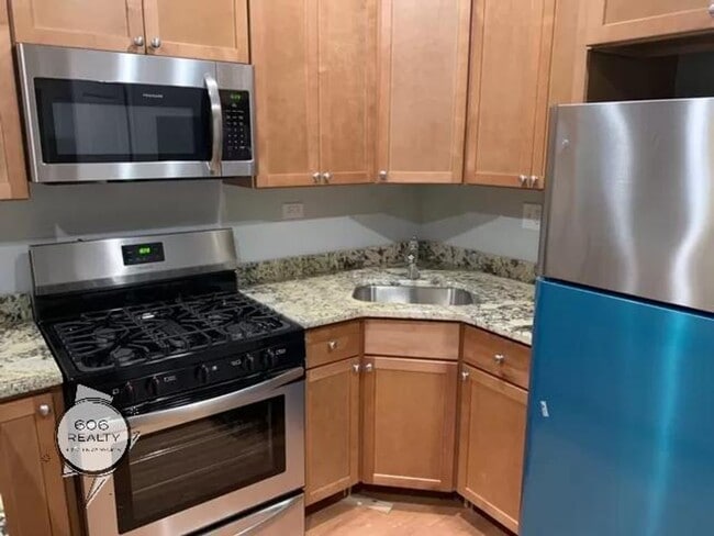 Photo - Belmont Cragin! 5201-5221 W Belmont Ave - 3148-3152 N Laramie Ave Unit 5207-2C