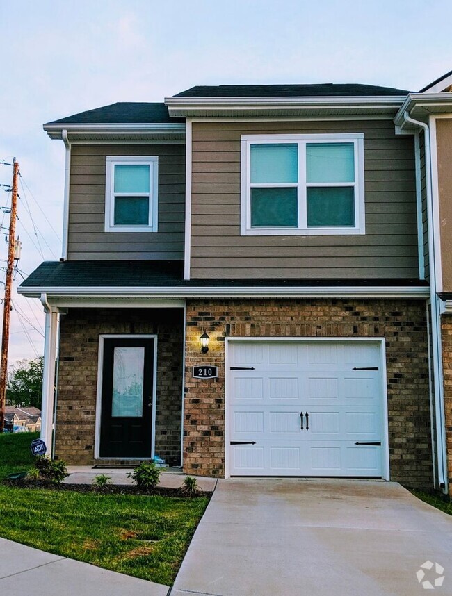 Building Photo - Charming 3BR Townhome in La Vergne