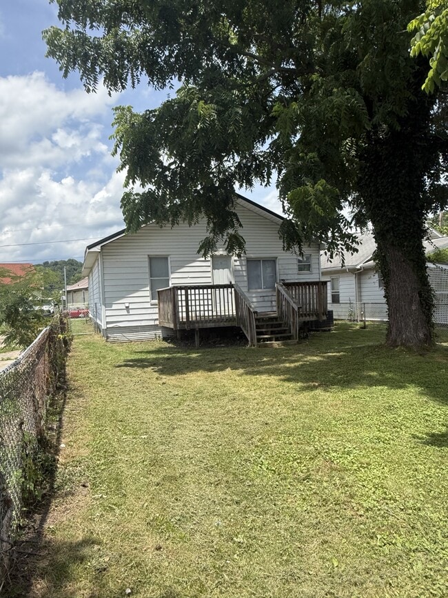 Photo - 426 21st St W