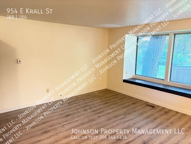 Photo - 954 E Krall St