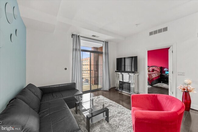 Building Photo - 1111 Oronoco St Unit 532