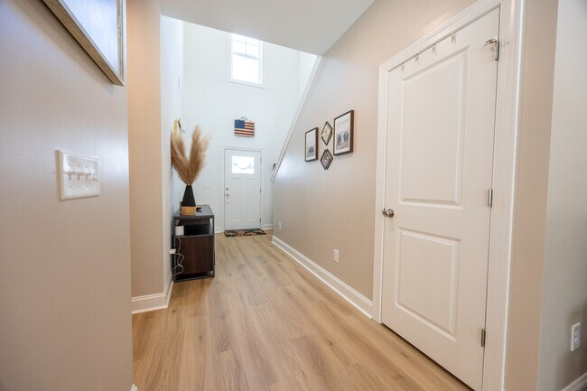 Photo - 328 Peeler Cir