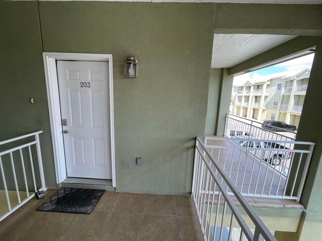 Building Photo - 5402 Marcella Ave Unit #203B Rental
