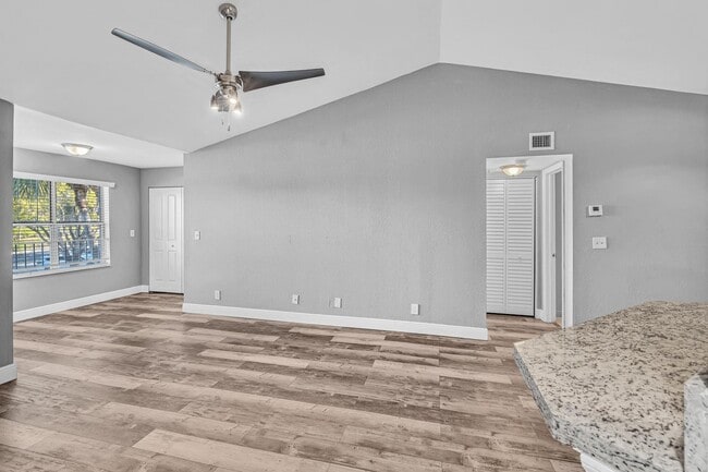 Photo - 3300 Pinewalk Dr N Unidad 1925