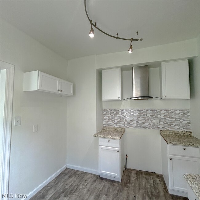 3415 E 113th St Unit upper