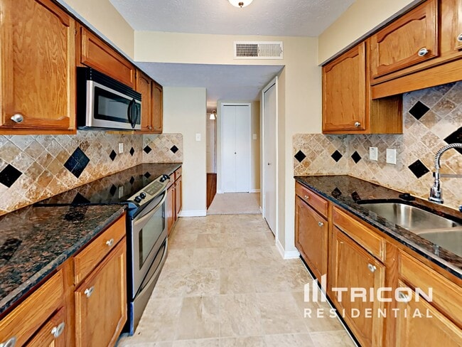 Photo - 924 Granite Ln
