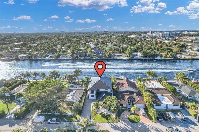 Photo - 319 S Riverside Dr