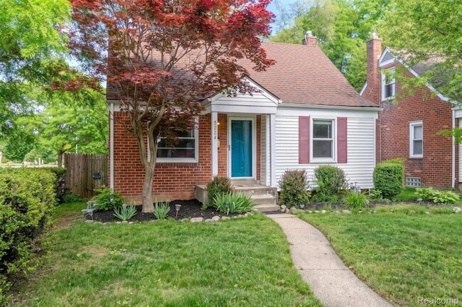 3224 N Altadena Ave