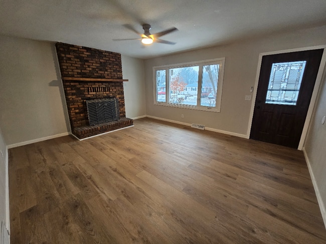 Photo - 1121 Debra Ln