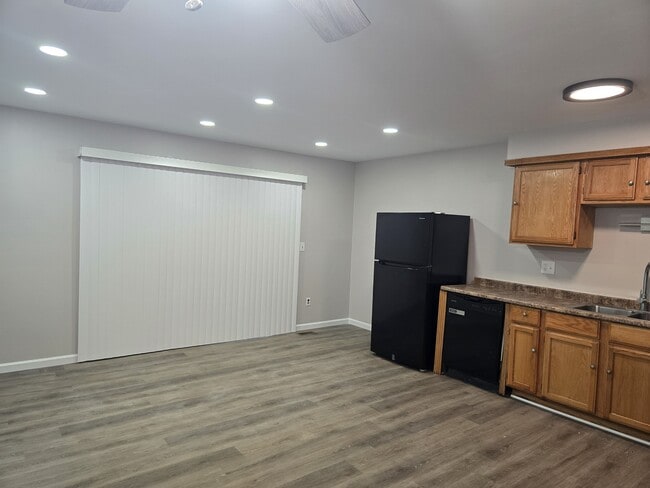 Building Photo - 38177 Jamestown Dr Unit 113