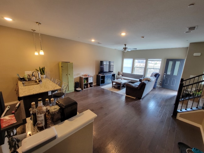 Photo - 2431 Crown View Dr