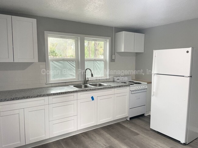 Photo - 2010 E Waters Ave