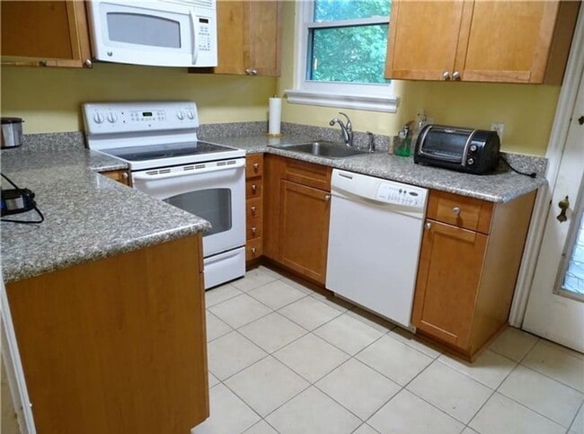 Photo - Beautiful 3 bedroom, 1.5 Bath in Mt. Lebanon!!
