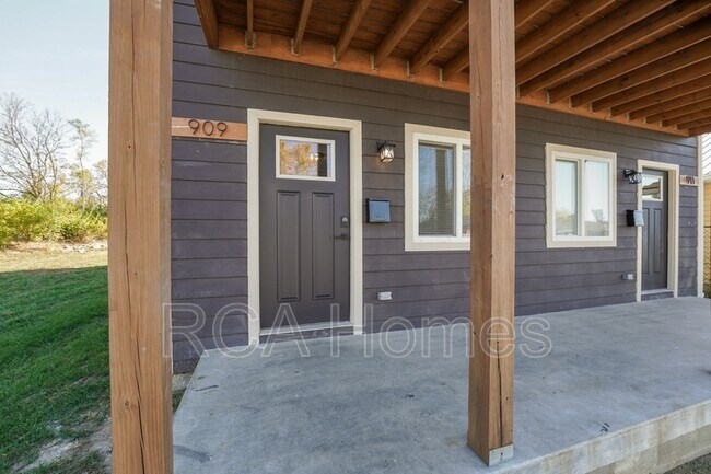 Photo - 909 St Peter St