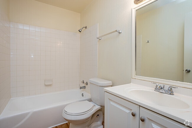 1BR, 1BA - 750SF