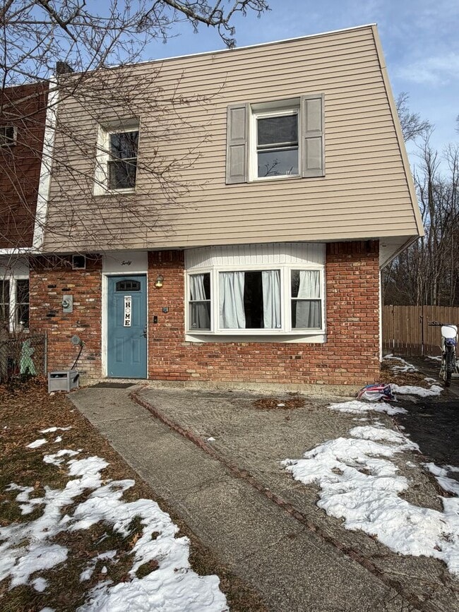 Building Photo - 40 Sarah Ln