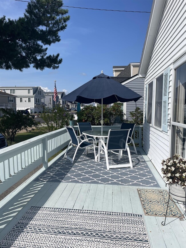 228 Bristol St