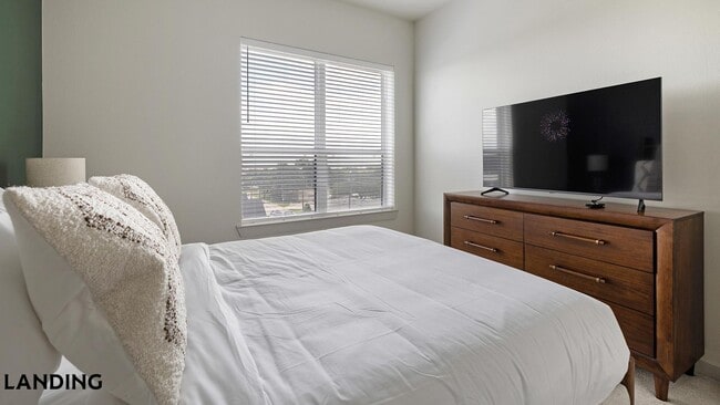 Photo - 1345 E 15th St Unidad 428