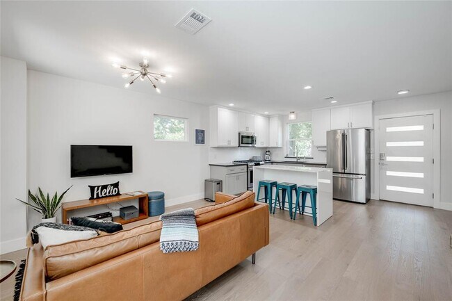 Photo - 2003 Rountree Dr