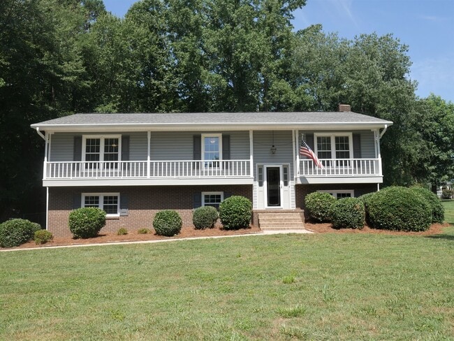 Building Photo - 124 Woodburn Pl