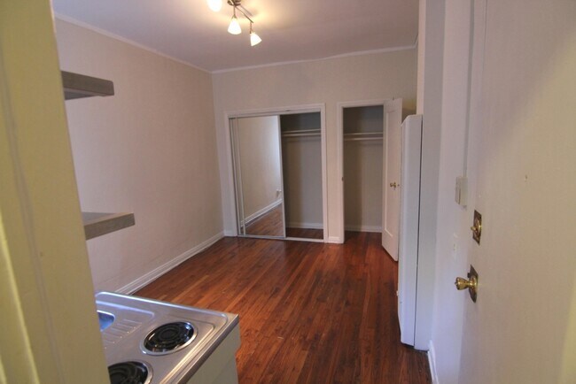 Photo - 836 Sanborn Ave