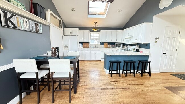 Building Photo - 6 Cape Rd Unit 2 Rental