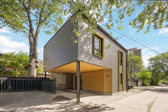 Building Photo - 308 St. George St