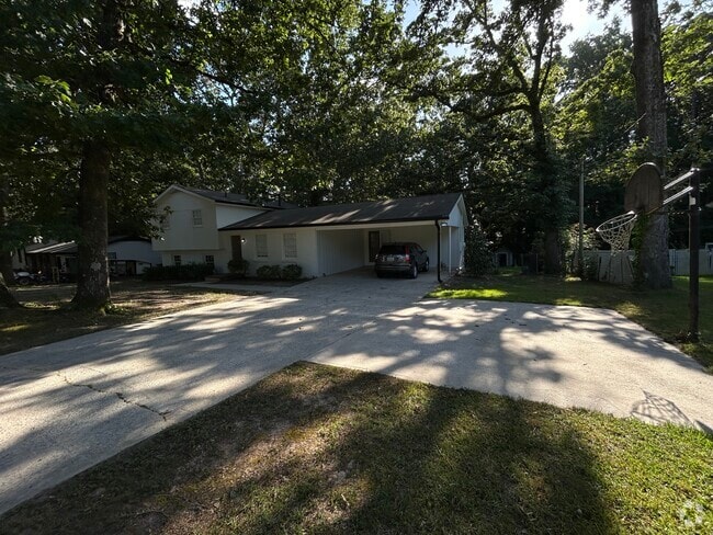 Building Photo - 140 Oakhurst Dr Rental