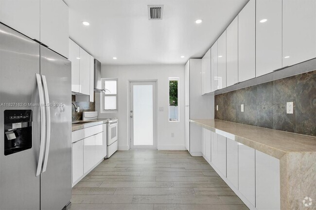 Building Photo - 160 NW 121st St Rental