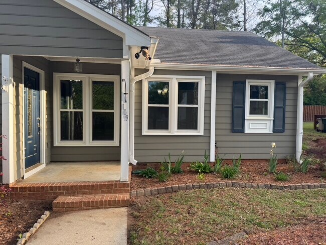 Photo - 109 Longneedle Ct