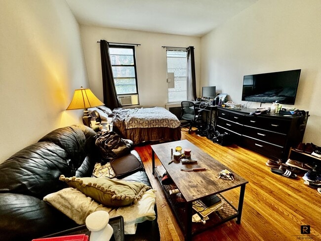 Photo - 1728 2nd Ave