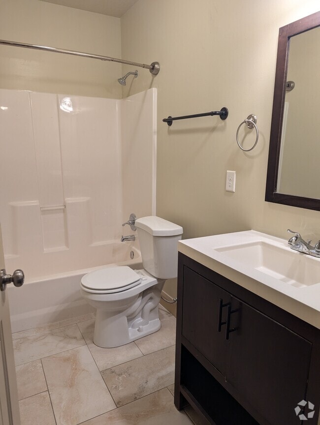 Building Photo - 772 1470 W Rental