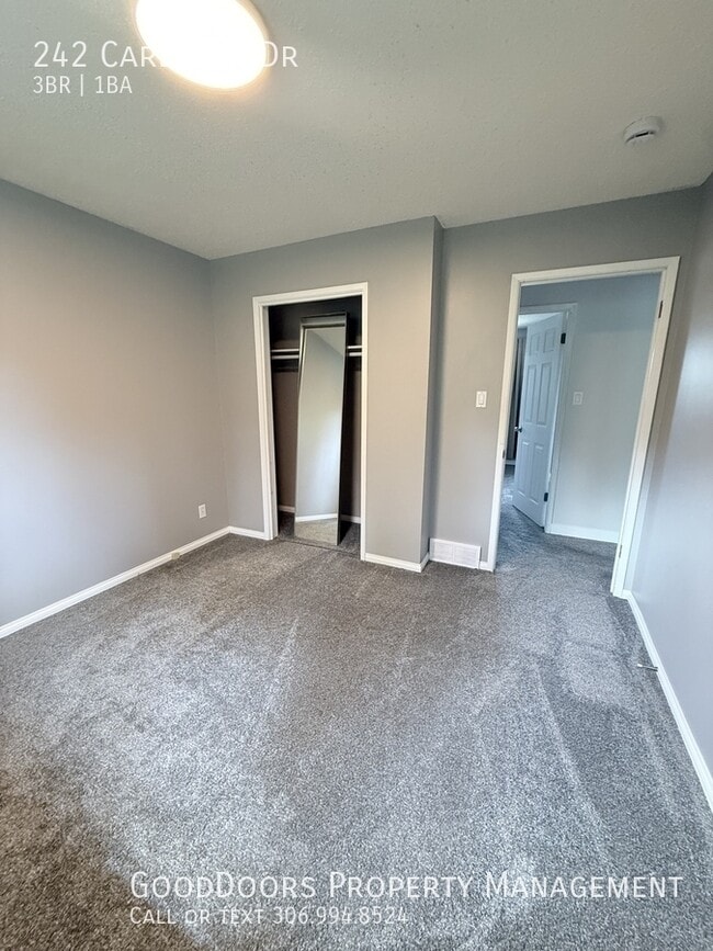 Photo - 242 Carleton Dr
