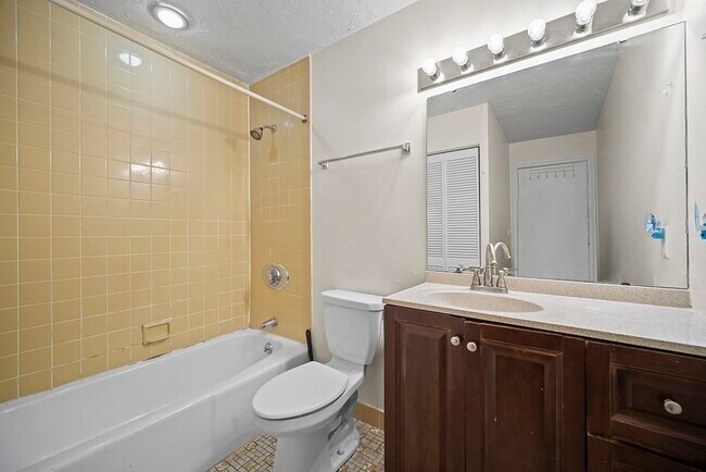 Photo - 148 Quincy Shore Dr Unit 31