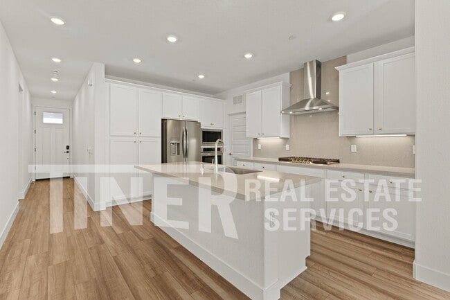 Photo - 3062 Pansona St