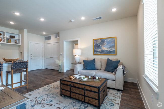 B1 2BR, 2BA - 938SF - Living Area
