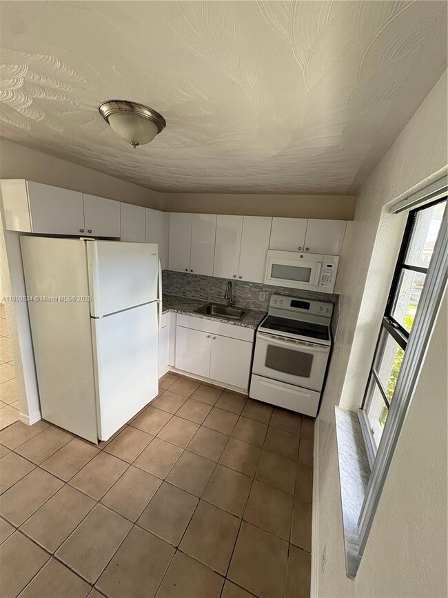 Photo - 4120 SW 19th St Unit 1