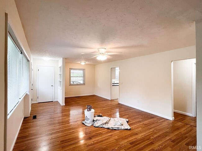 Photo - 2500 E 8th St