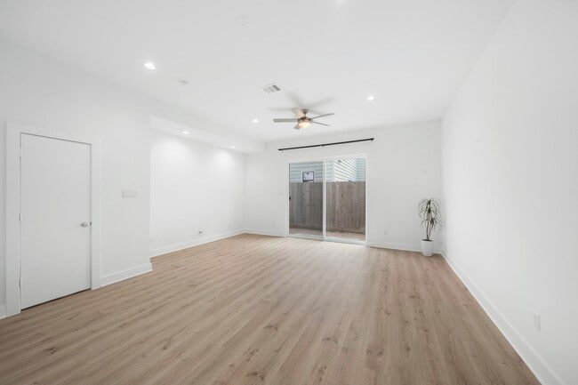 Photo - 1512 Barbee St