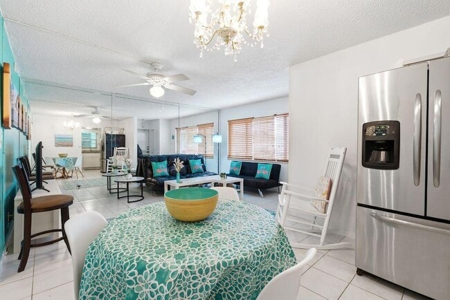 Building Photo - 1401 N 12th Ct Unit 11A