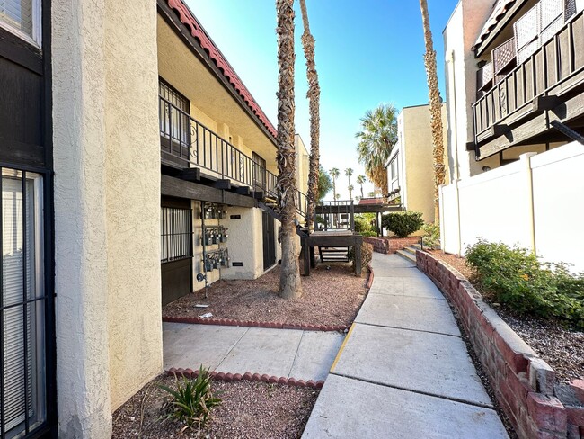 Las Brisas Apt Homes - Las Brisas Apt Homes