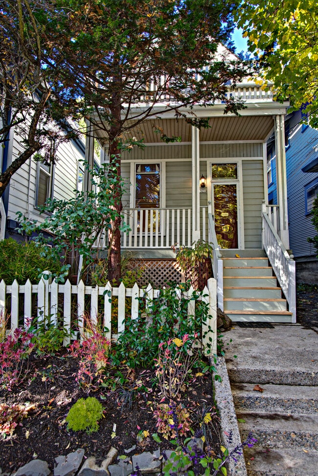 Building Photo - 3321 S Kelly Ave Rental