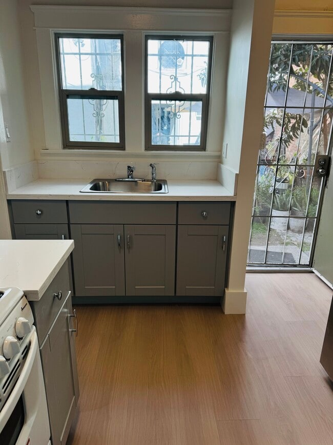 Photo - 1452 N Gardner St