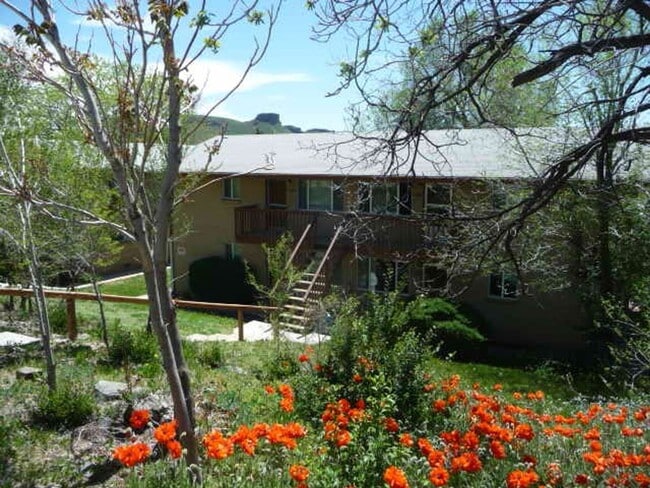 Prime Location in Golden – Pet-Friendly 2 ... - Prime Location in Golden – Pet-Friendly 2 ... Apartment Unit 1017.5 4th St