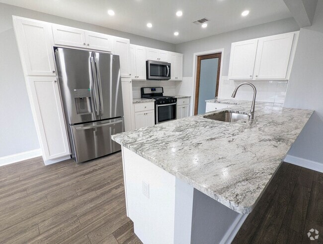 Building Photo - Newly Remodeled South Bossier 4/2 Home