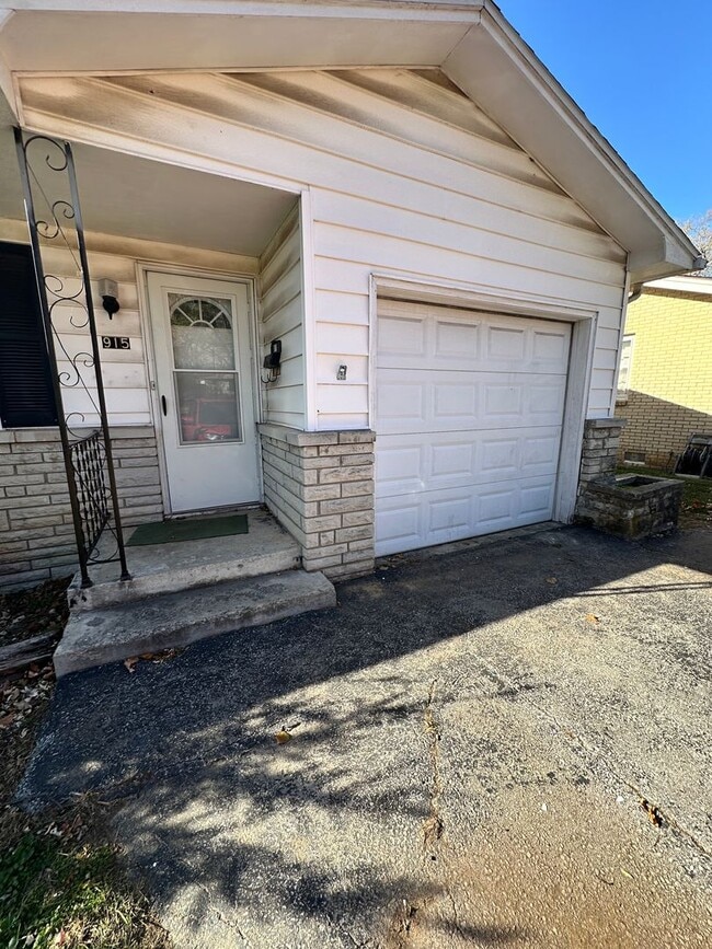 Photo - 2-3 bedroom, 1 bath, 1 car garage home for rent