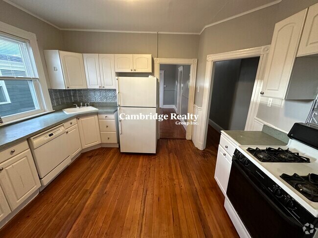 Building Photo - 10 Farragut Ave Unit 3 Rental